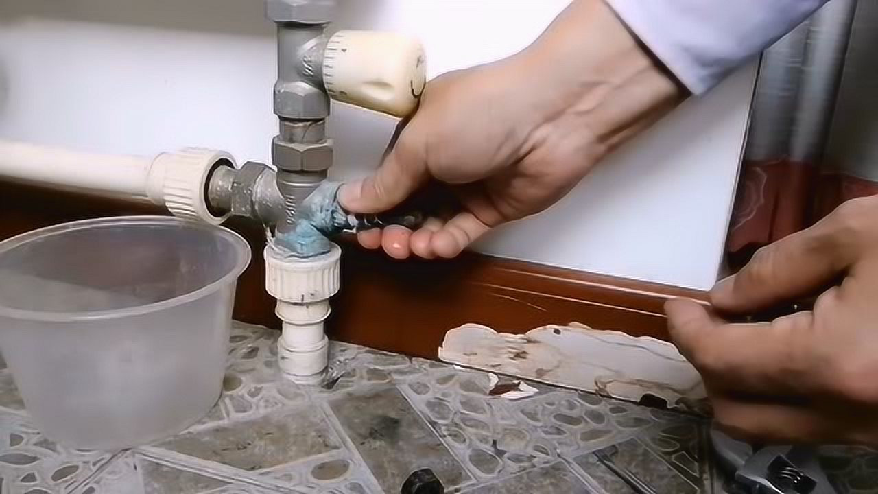 生活百科知识问答：10分钟解决水管漏水等日常难题的实用指南