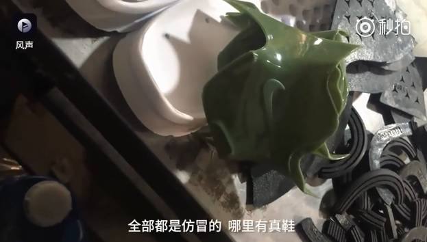 《中年男的异世界网购生活》：用现代网购在异世界轻松生存，开启快乐第二人生